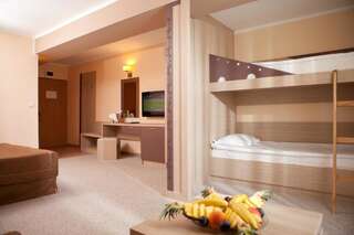 Курортные отели DIT Evrika Beach Club Hotel - All Inclusive Солнечный Берег Семейный двухместный номер с 1 кроватью и балконом (для 2 взрослых и 2 детей)-1